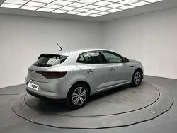Gris Occasion 2022 Renault Mégane IV Evolution Berline | 16 799 € (Prix juste)