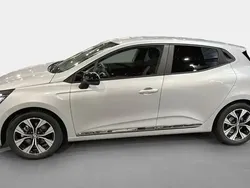 Gris Utilisé 2023 Renault Clio V Evolution Citadine | 18 800 € (Prix juste)