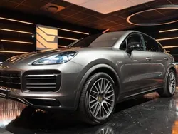 Utilisé 2022 Porsche Cayenne SUV | 77 900 € (Prix juste)