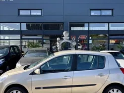 Utilisé 2006 Renault Clio II Dynamique Citadine | 6 490 € (Prix assez cher)