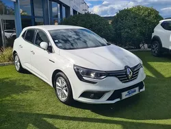 Blanc Utilisé 2017 Renault Mégane IV LIMITED Berline | 11 980 € (Prix juste)