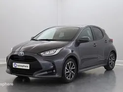 Gris Utilisé 2023 Toyota Yaris Hybrid Design Berline | 20 499 € (Prix juste)