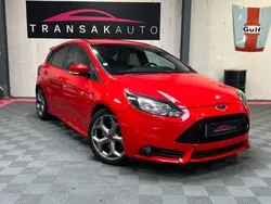 Rouge Utilisé 2013 Ford Focus ST Berline | 14 790 € (Prix assez cher)