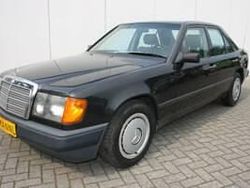 Noir Utilisé 1986 Mercedes E230 Berline | 11 900 €