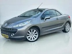 Gris Utilisé 2007 Peugeot 207 Cabriolet | 6 500 €