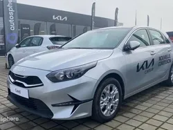 Gris Utilisé 2024 Kia Ceed Active Berline | 26 990 € (Prix assez cher)