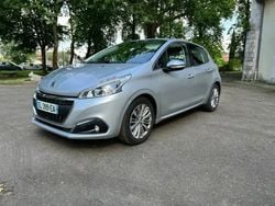 Argent Utilisé 2017 Peugeot 208 Allure Citadine | 7 990 € (Prix juste)