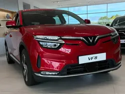 Rouge Nouvelle 2024 VinFast VF 8 Eco SUV | 47 690 €