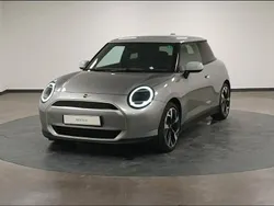 Utilisé 2024 Mini Cooper Favoured Citadine | 34 900 € (Prix cher)