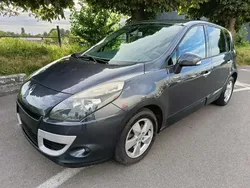 Gris Utilisé 2010 Renault Scénic III Business Monospace | 2 350 €