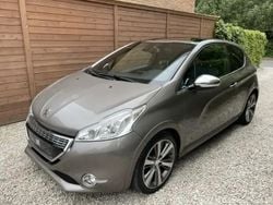 Utilisé 2014 Peugeot 208 Allure Citadine | 7 000 € (Prix juste)