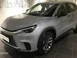 Gris Utilisé 2024 Lexus LBX Business Edition SUV | 30 499 € (Prix juste)