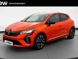 Orange Utilisé 2024 Renault Clio V Techno Citadine | 17 990 € (Prix juste)