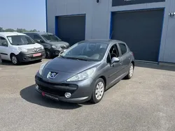 Gris Utilisé 2008 Peugeot 207 Premium Berline | 5 490 € (Prix assez cher)