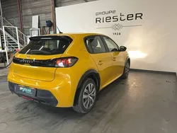 Jaune Utilisé 2023 Peugeot e-208 Citadine | 17 970 € (Prix juste)