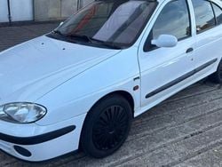 Blanc Utilisé 2001 Renault Mégane Berline | 1 750 €