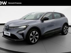 Gris Utilisé 2023 Renault Mégane Evolution Berline | 24 980 € (Prix juste)