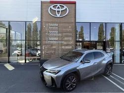 Gris Utilisé 2024 Lexus UX 300h Sport Design Packet SUV | 31 980 €