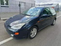 Gris Utilisé 2001 Ford Focus Trend Berline | 2 900 €