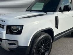 Utilisé 2025 Land Rover Defender S SUV | 74 990 € (Prix juste)