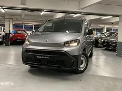 Gris acier métal Utilisé 2024 Toyota Proace City Van | 34 990 €