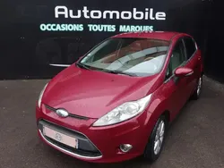 Rouge Utilisé 2009 Ford Fiesta Ambiente Citadine | 3 800 € (Prix juste)
