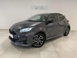 Gris Utilisé 2022 Toyota Yaris Hybrid Berline | 19 990 € (Prix juste)