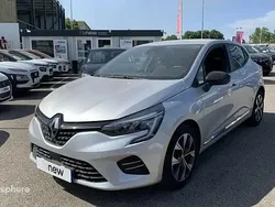 Blanc Utilisé 2023 Renault Clio V Evolution Berline | 15 299 € (Prix juste)