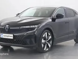 Blanc glacier / toit noir étoilé Nouvelle 2024 Renault Mégane Techno SUV | 34 499 € (Prix juste)