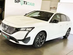 Blanc Utilisé 2024 Peugeot 308 Allure | 29 990 € (Prix cher)