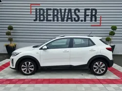 Blanc Utilisé 2022 Kia Stonic Active SUV | 17 299 € (Prix juste)