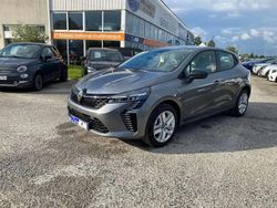 Gris Nouvelle 2025 Renault Clio V Evolution Berline | 21 980 € (Prix assez cher)