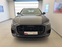 Noir mythe métallisé Utilisé 2023 Audi Q8 S-Line SUV | 82 890 € (Prix assez cher)