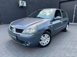 Gris Utilisé 2005 Renault Clio II Campus Berline | 2 950 € (Prix juste)