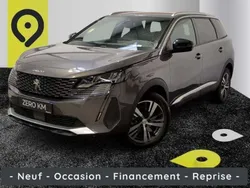 Gris platinium Nouvelle 2024 Peugeot 5008 Allure Monospace | 31 994 € (Bon prix)