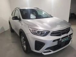 Gris Utilisé 2024 Kia Stonic GT-Line SUV | 19 990 € (Prix juste)