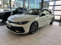 Blanc Nouvelle 2025 VW Passat R-line Break | 54 534 € (Prix assez cher)