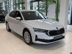 Blanc Utilisé 2024 Skoda Octavia Selection Berline | 32 800 € (Super prix)