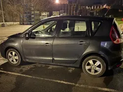 Gris Utilisé 2010 Renault Scénic III Expression Monospace | 3 800 € (Prix juste)