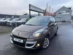 Brun Utilisé 2010 Renault Scénic III Monospace | 7 900 €