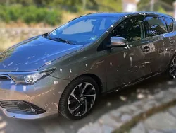 Beige Utilisé 2015 Toyota Auris Hybrid Business Edition Berline | 10 500 € (Bon prix)