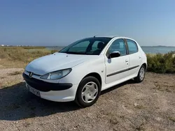 Blanc Utilisé 2002 Peugeot 206 Berline | 2 499 €