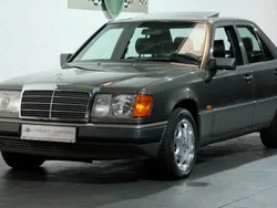 Gris Utilisé 1990 Mercedes E250 | 26 900 €