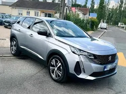 Gris Utilisé 2023 Peugeot 3008 Allure SUV | 17 990 € (Prix juste)