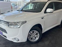 Utilisé 2014 Mitsubishi Outlander P-HEV Intense | 12 990 € (Prix cher)