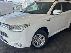 Utilisé 2014 Mitsubishi Outlander P-HEV Intense | 12 990 €