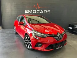 Rouge Utilisé 2022 Renault Clio V Intens Berline | 15 990 € (Prix juste)