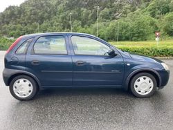 Bleu Utilisé 2001 Opel Corsa Berline | 875 €