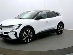 Blanc Nouvelle 2025 Renault Mégane Techno Berline | 37 990 € (Prix cher)
