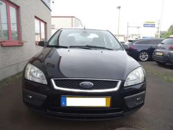 Noir Utilisé 2005 Ford Focus Ghia Berline | 3 999 €